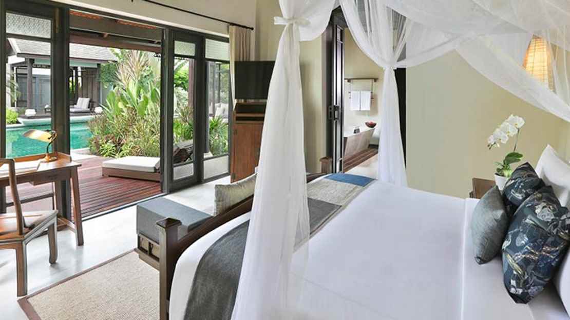 Deluxe Pool Access Room